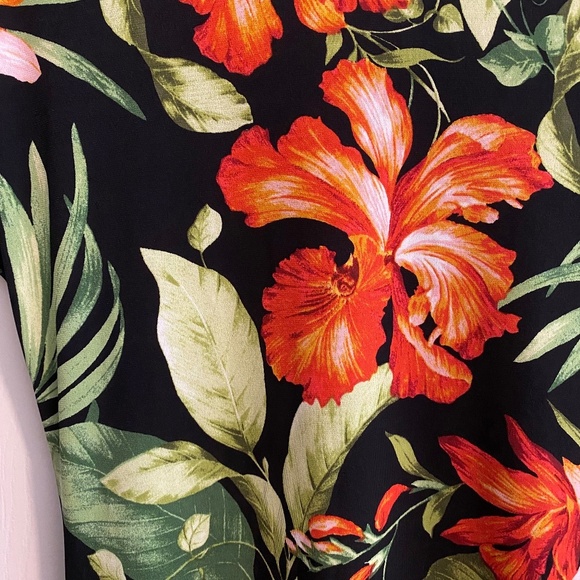 Attitudes by Renee Floor-Length Black Dress with Red Flowers and Leaves Size XSP - Picture 4 of 4